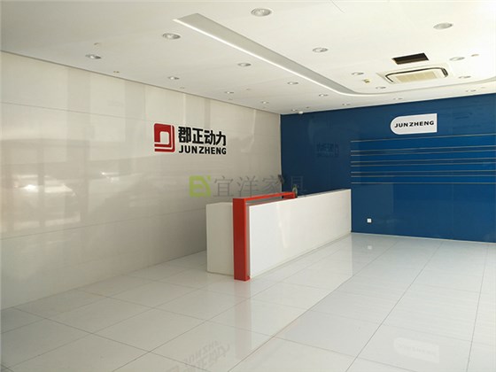 員工桌,洽談桌,實木大班臺,牛皮老板椅,屏風隔斷,高端辦公家具