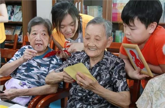 慈善公益,關(guān)愛敬老院,辦公家具