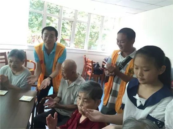 慈善公益,關(guān)愛敬老院,辦公家具