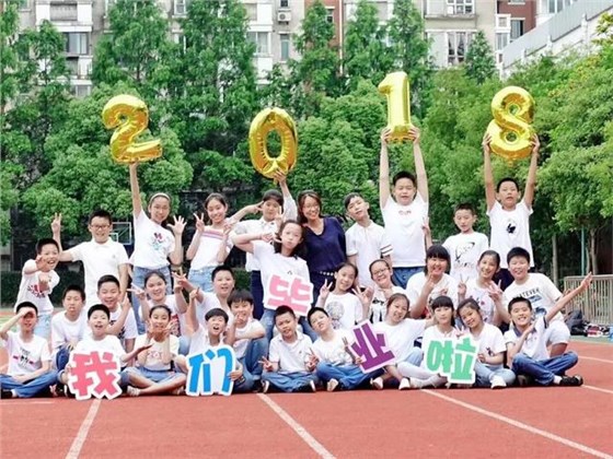 一波波花式畢業(yè)照來襲！PS手法笑爆