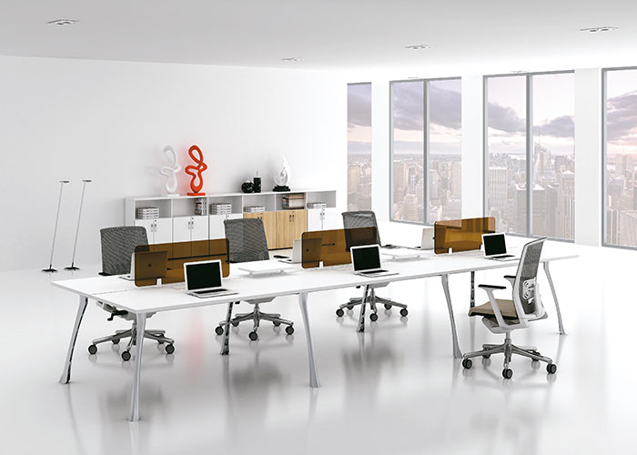員工辦公桌