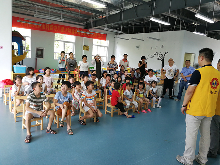 慈善公益,留守兒童,關(guān)愛留守兒童,辦公家具