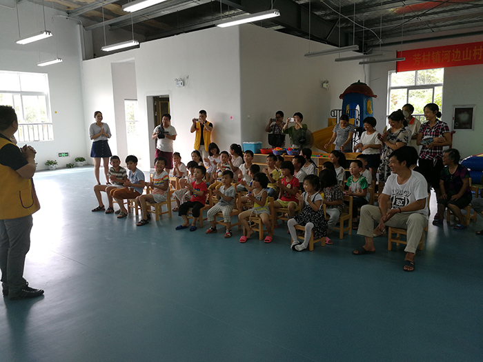 慈善公益,留守兒童,關(guān)愛留守兒童,辦公家具