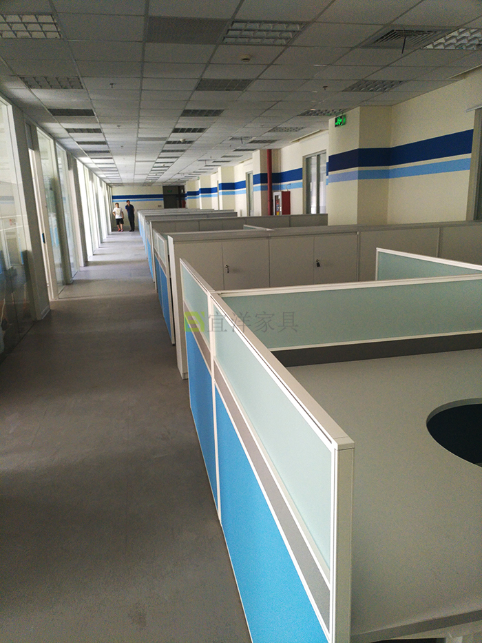 員工桌,洽談桌,實(shí)木大班臺(tái),牛皮老板椅,屏風(fēng)隔斷,高端辦公家具 員工桌,洽談桌,實(shí)木大班臺(tái),牛皮老板椅,屏風(fēng)隔斷,高端辦公家具