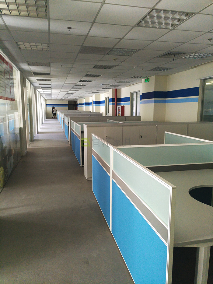 員工桌,洽談桌,實(shí)木大班臺(tái),牛皮老板椅,屏風(fēng)隔斷,高端辦公家具 員工桌,洽談桌,實(shí)木大班臺(tái),牛皮老板椅,屏風(fēng)隔斷,高端辦公家具