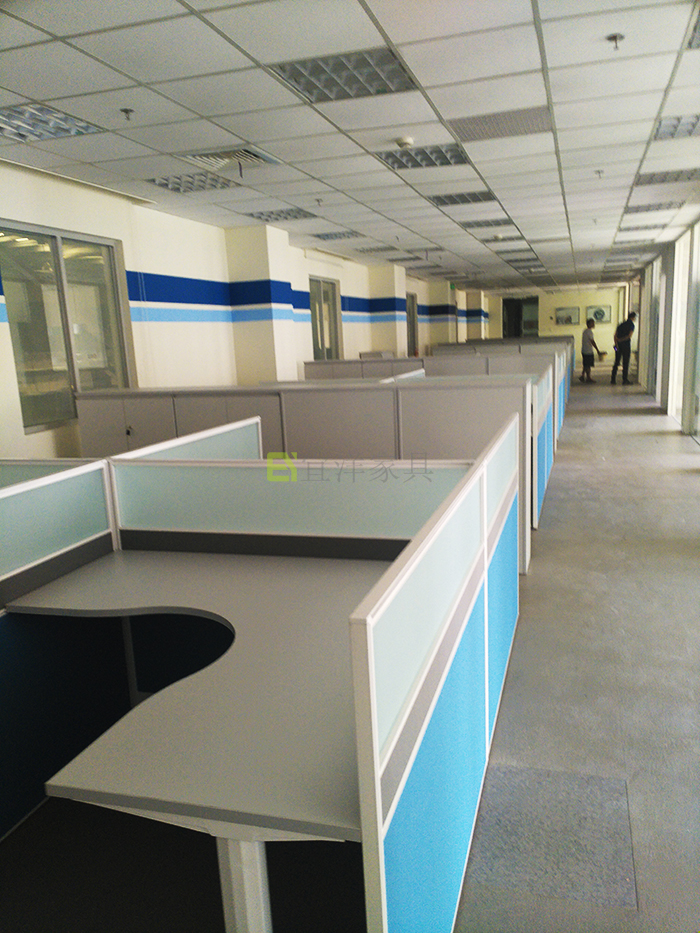 員工桌,洽談桌,實(shí)木大班臺(tái),牛皮老板椅,屏風(fēng)隔斷,高端辦公家具 員工桌,洽談桌,實(shí)木大班臺(tái),牛皮老板椅,屏風(fēng)隔斷,高端辦公家具