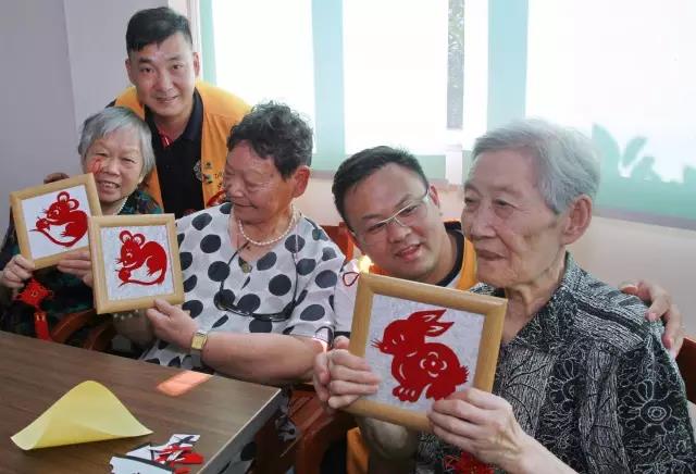 慈善公益,關(guān)愛敬老院,辦公家具