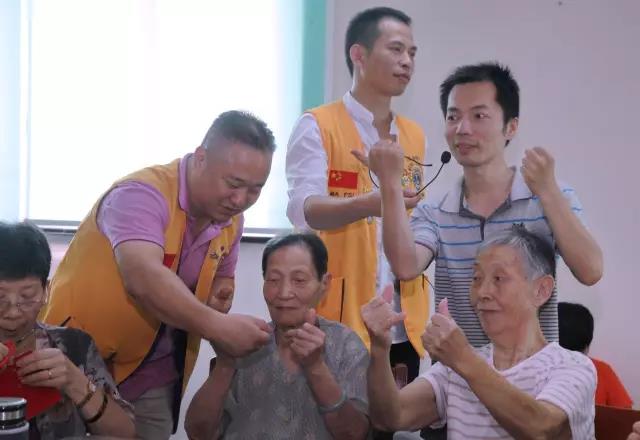 慈善公益,關(guān)愛敬老院,辦公家具