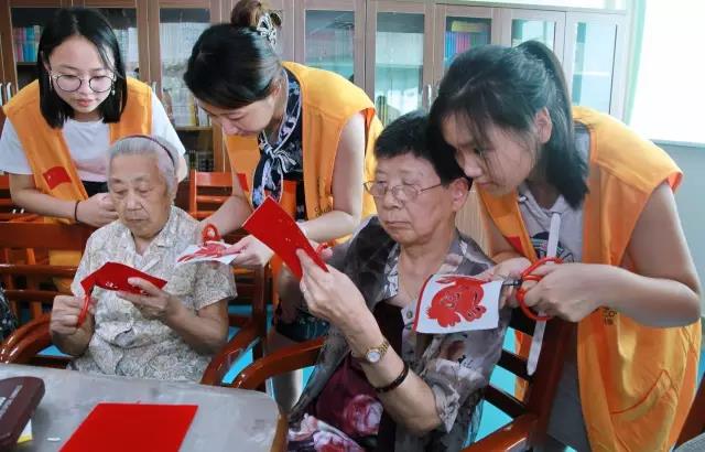 慈善公益,關(guān)愛敬老院,辦公家具