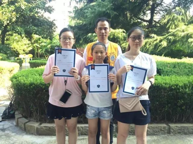 慈善公益,關(guān)愛敬老院,辦公家具