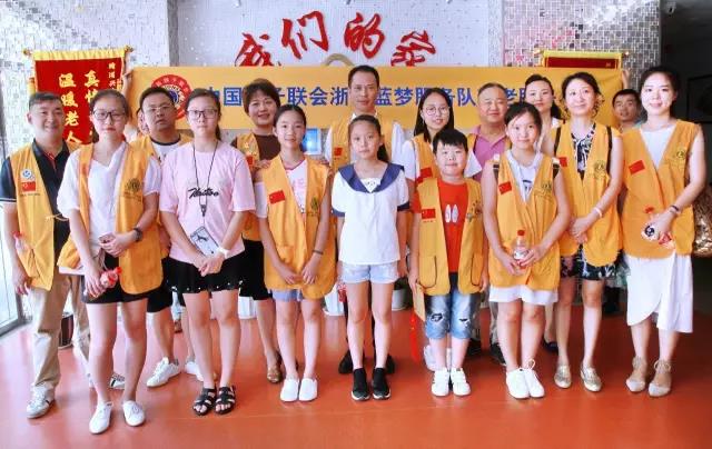 慈善公益,關(guān)愛敬老院,辦公家具