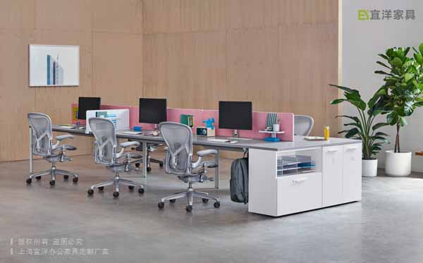 組合屏風(fēng)辦公桌,網(wǎng)布辦公椅,員工桌上屏辦公桌