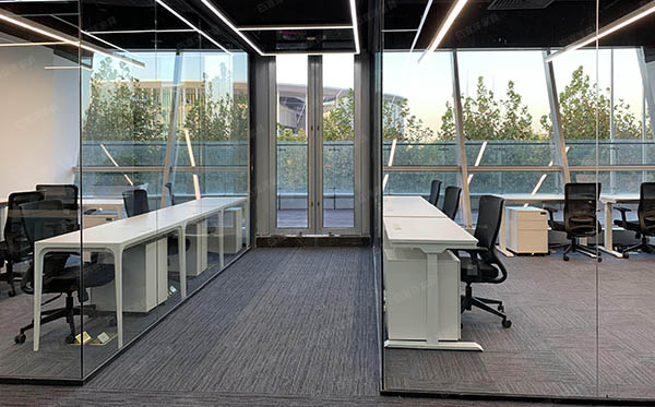 板式辦公桌,員工桌,員工椅.jpg 板式辦公桌,員工桌,員工椅.jpg