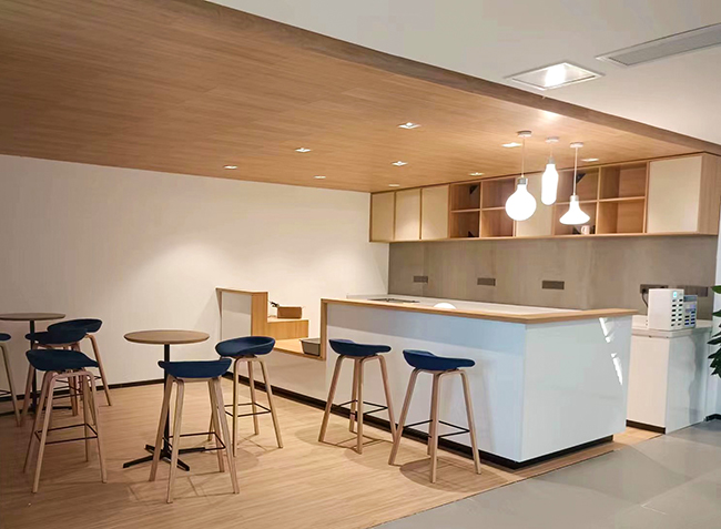 吧臺：激活展廳的社交能量場