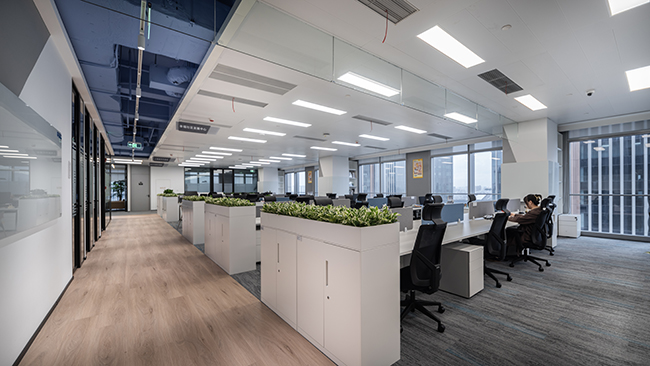 辦公區(qū)：辦公桌椅